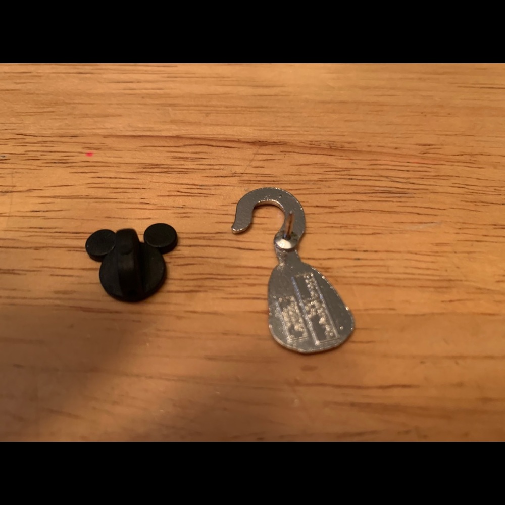 Disney Trading Pin - Picture 2 of 2